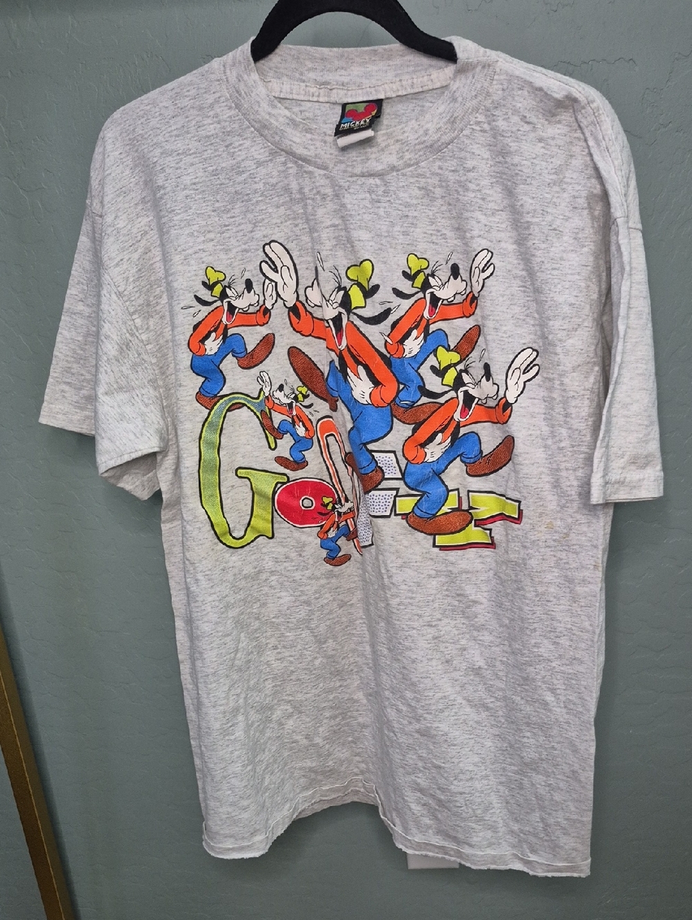 Goofy Graphic Short Sleeve Tee in Light Gray - Vintage!